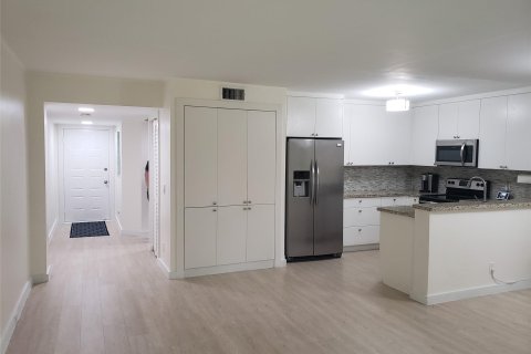 Condominio en venta en Pembroke Pines, Florida, 1 dormitorio, 78.04 m2 № 1005323 - foto 20