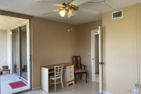 Condominio en venta en Lauderhill, Florida, 2 dormitorios, 87.42 m2 № 1136449 - foto 16