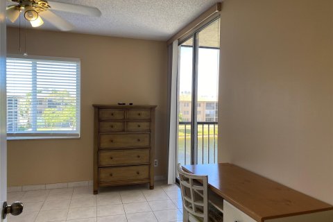 Condominio en venta en Lauderhill, Florida, 2 dormitorios, 87.42 m2 № 1136449 - foto 19