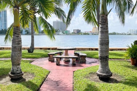 Condominio en venta en Miami Beach, Florida, 1 dormitorio, 51.1 m2 № 1441737 - foto 17