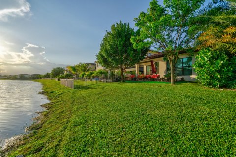 Villa ou maison à vendre à Pembroke Pines, Floride: 3 chambres, 167.32 m2 № 1185376 - photo 11