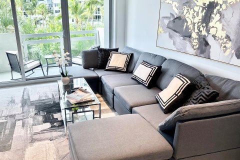 Condo in Miami Beach, Florida, 1 bedroom  № 1230289 - photo 17