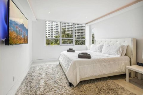 Condo in Miami Beach, Florida, 1 bedroom  № 1230289 - photo 12