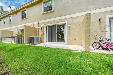 Adosado en venta en Tamarac, Florida, 2 dormitorios, 114.27 m2 № 1178470 - foto 5