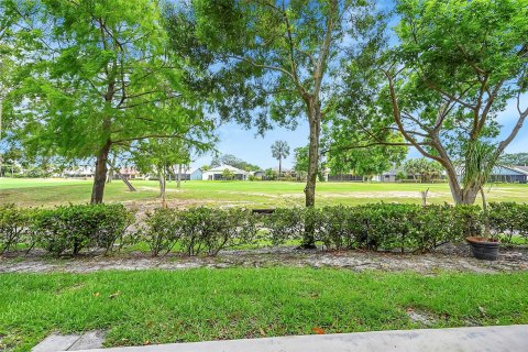 Townhouse in Tamarac, Florida 2 bedrooms, 114.27 sq.m. № 1178470 - photo 6