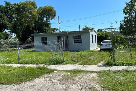 Propiedad comercial en venta en Miami, Florida, 132.29 m2 № 1388074 - foto 1