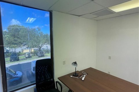 Propiedad comercial en venta en North Miami, Florida № 1388130 - foto 6