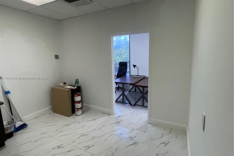 Propiedad comercial en venta en North Miami, Florida № 1388130 - foto 5