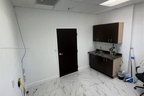 Propiedad comercial en venta en North Miami, Florida № 1388130 - foto 1