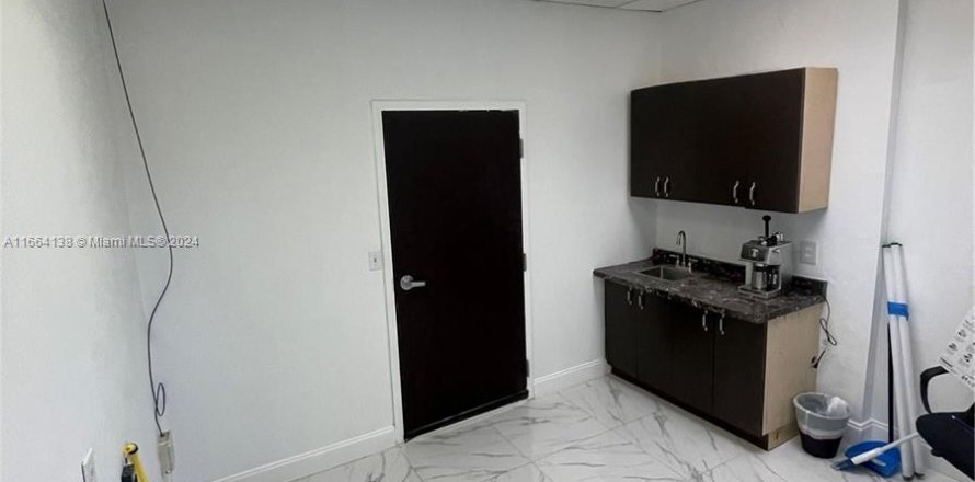 Immobilier commercial à North Miami, Floride № 1388130