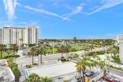 Condo in Fort Lauderdale, Florida, 1 bedroom  № 936822 - photo 2