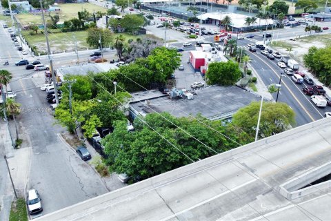 Commercial property in Miami, Florida № 1215672 - photo 1