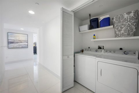 Condominio en venta en Hallandale Beach, Florida, 3 dormitorios, 161.37 m2 № 1394940 - foto 8