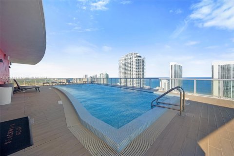 Condominio en venta en Hallandale Beach, Florida, 3 dormitorios, 161.37 m2 № 1394940 - foto 25