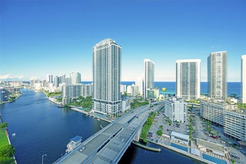 Condominio en venta en Hallandale Beach, Florida, 3 dormitorios, 161.37 m2 № 1394940 - foto 22