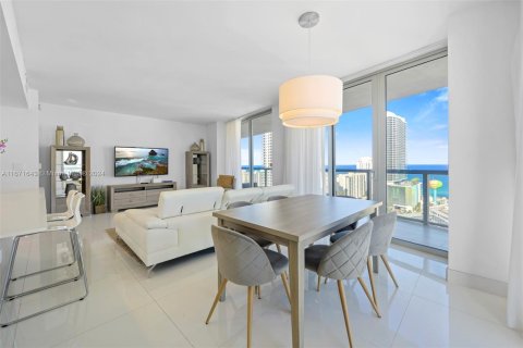 Condominio en venta en Hallandale Beach, Florida, 3 dormitorios, 161.37 m2 № 1394940 - foto 4