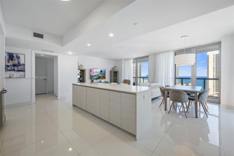 Condominio en venta en Hallandale Beach, Florida, 3 dormitorios, 161.37 m2 № 1394940 - foto 5