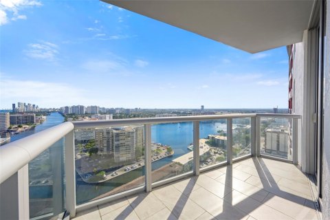 Condominio en venta en Hallandale Beach, Florida, 3 dormitorios, 161.37 m2 № 1394940 - foto 21