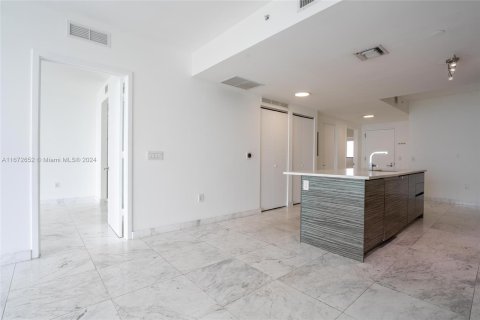 Condo in Miami, Florida, 2 bedrooms  № 1395035 - photo 16