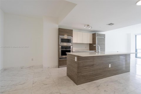 Condo in Miami, Florida, 2 bedrooms  № 1395035 - photo 4