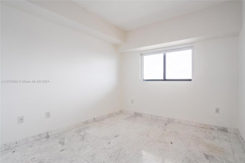 Condo in Miami, Florida, 2 bedrooms  № 1395035 - photo 23