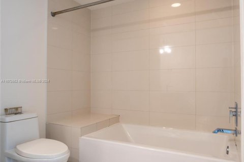 Condo in Miami, Florida, 2 bedrooms  № 1395035 - photo 25