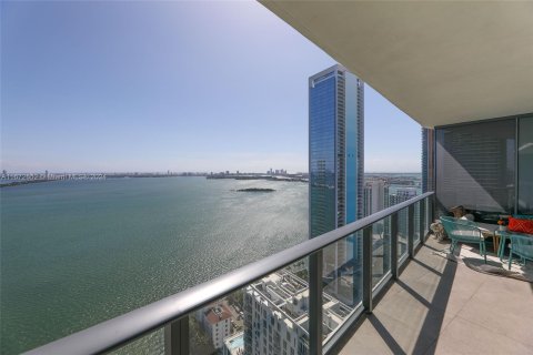 Condo in Miami, Florida, 2 bedrooms  № 1395035 - photo 1