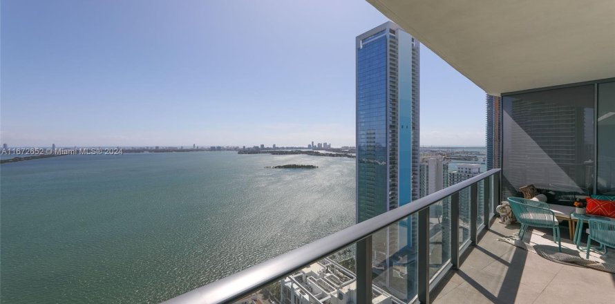 Condo in Miami, Florida, 2 bedrooms  № 1395035