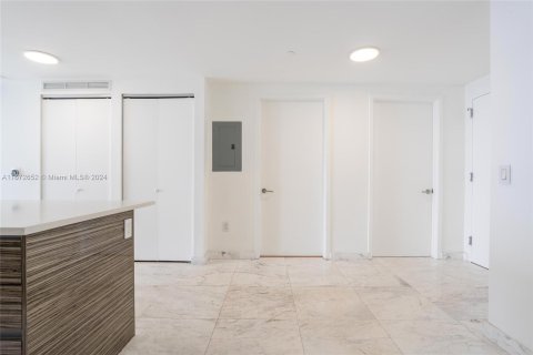 Condo in Miami, Florida, 2 bedrooms  № 1395035 - photo 5