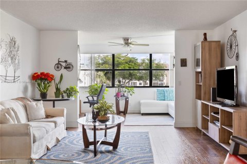 Condo in Sunrise, Florida, 2 bedrooms  № 1328741 - photo 2