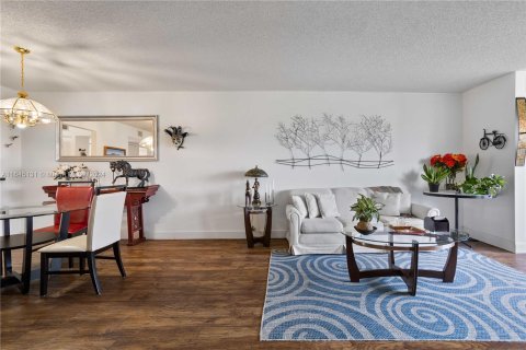 Condo in Sunrise, Florida, 2 bedrooms  № 1328741 - photo 8