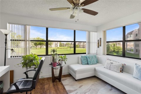 Condo in Sunrise, Florida, 2 bedrooms  № 1328741 - photo 4