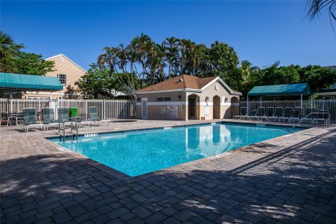 House in Sunrise, Florida 4 bedrooms, 141.4 sq.m. № 994172 - photo 18