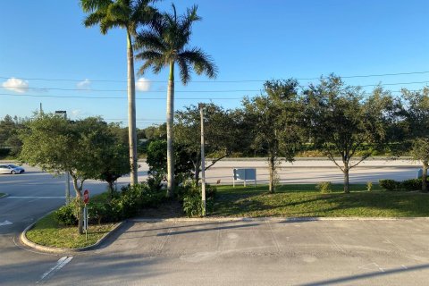 Immobilier commercial à vendre à Royal Palm Beach, Floride № 869855 - photo 1