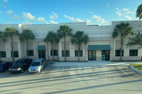 Propiedad comercial en venta en Royal Palm Beach, Florida № 869855 - foto 2