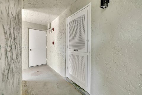 Купить кондоминиум в Сент-Луси, Флорида 1 спальня, 62.99м2, № 1094769 - фото 11
