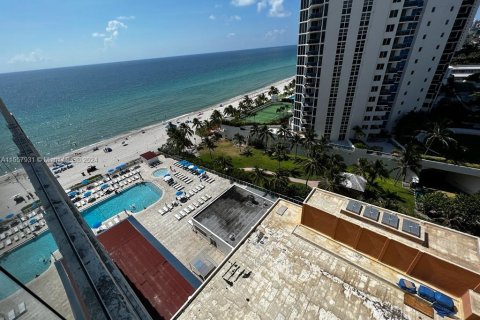 Hotel en venta en Sunny Isles Beach, Florida, 33.44 m2 № 1094768 - foto 11
