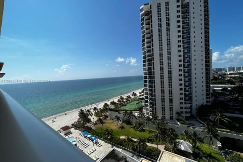 Hotel en venta en Sunny Isles Beach, Florida, 33.44 m2 № 1094768 - foto 12