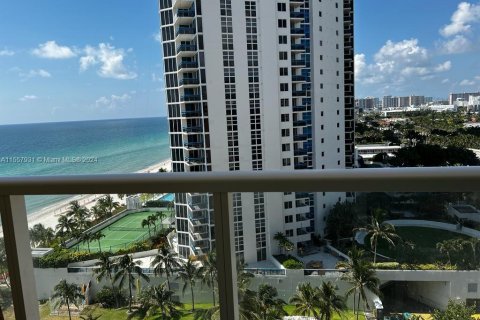 Hotel en venta en Sunny Isles Beach, Florida, 33.44 m2 № 1094768 - foto 9