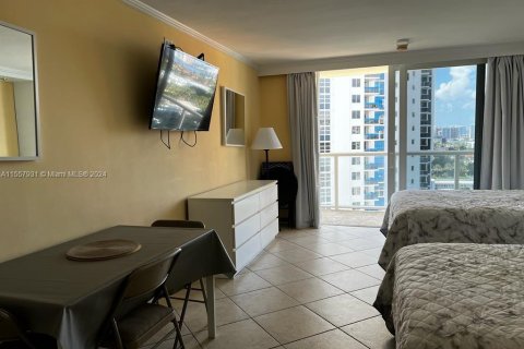 Hotel en venta en Sunny Isles Beach, Florida, 33.44 m2 № 1094768 - foto 4