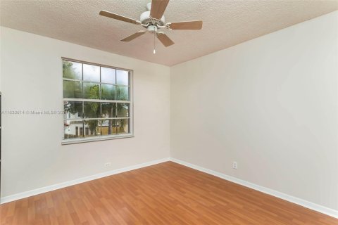 Townhouse in Pembroke Pines, Florida 4 bedrooms, 138.98 sq.m. № 1292816 - photo 13