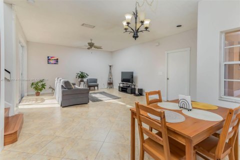 Adosado en venta en Pembroke Pines, Florida, 4 dormitorios, 138.98 m2 № 1292816 - foto 3