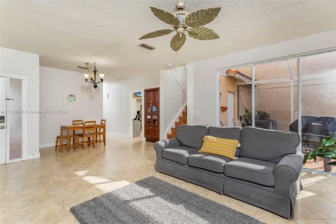 Touwnhouse à vendre à Pembroke Pines, Floride: 4 chambres, 138.98 m2 № 1292816 - photo 6