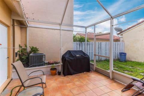 Adosado en venta en Pembroke Pines, Florida, 4 dormitorios, 138.98 m2 № 1292816 - foto 18