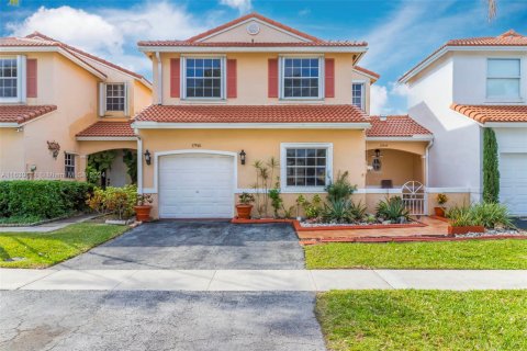 Townhouse in Pembroke Pines, Florida 4 bedrooms, 138.98 sq.m. № 1292816 - photo 20