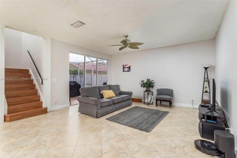 Touwnhouse à vendre à Pembroke Pines, Floride: 4 chambres, 138.98 m2 № 1292816 - photo 4