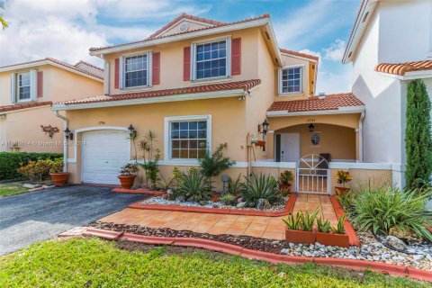 Townhouse in Pembroke Pines, Florida 4 bedrooms, 138.98 sq.m. № 1292816 - photo 2