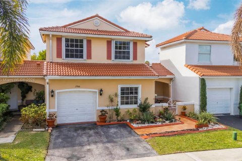 Adosado en venta en Pembroke Pines, Florida, 4 dormitorios, 138.98 m2 № 1292816 - foto 21