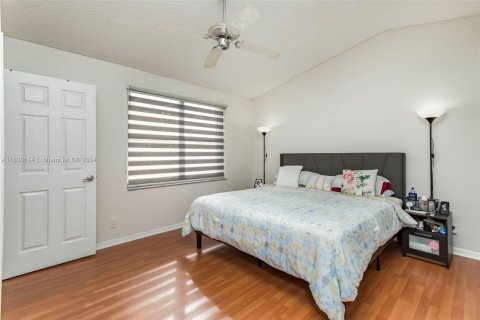 Touwnhouse à vendre à Pembroke Pines, Floride: 4 chambres, 138.98 m2 № 1292816 - photo 10