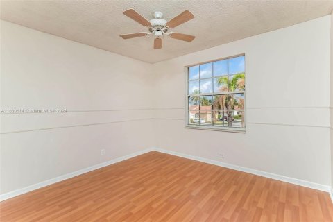 Adosado en venta en Pembroke Pines, Florida, 4 dormitorios, 138.98 m2 № 1292816 - foto 14